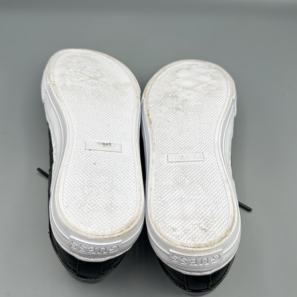 GUESS Women's Loven Sneaker - Picture 4 of 4